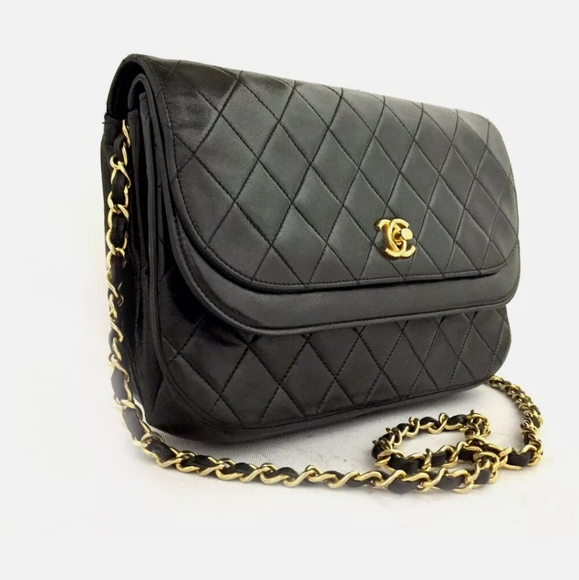 🎉🎉HP🎉🎉Vintage CHANEL Black Half Moon Flap Shoulder Bag - Picture 2 of 12